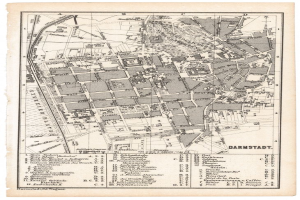 Detailierte alte Karte von Darmstadt, Deutschland, zeigt Straßen, Gebäude, Sehenswürdigkeiten und Text mit Entfernungen und Namen.