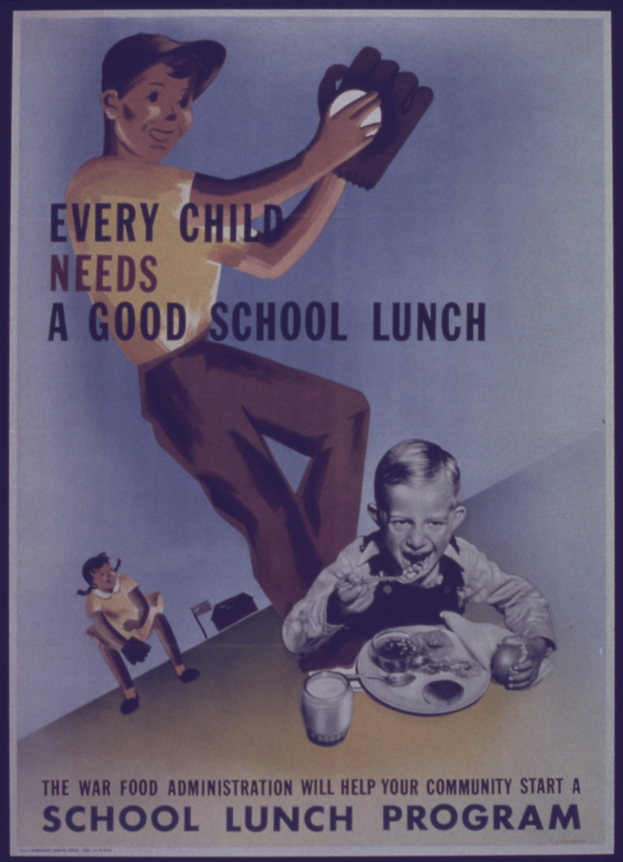 Ein Plakat mit einem Jungen und einem Mädchen, die an einem Tisch mit einem Teller Essen, einem Glas und anderen Gegenständen sitzen, mit der Aufschrift "Jedes Kind braucht ein gutes Schulessen."