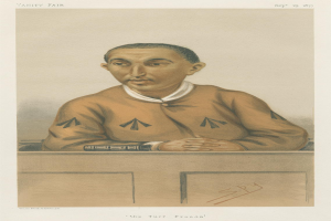 Ein Mann in weißem Hemd und dunkler Hose sitzt an einem Tisch und schaut ernst, mit dem Text "Die Turf-Betrugsfälle" unten im Bild.