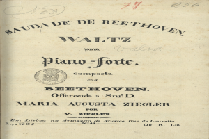 Ein altes Buch mit dem Titel "Waltz Piano-Forte, Komposition für Beethoven" liegt aufgeschlagen da, das eine Seite mit schwarzem Text zeigt.
