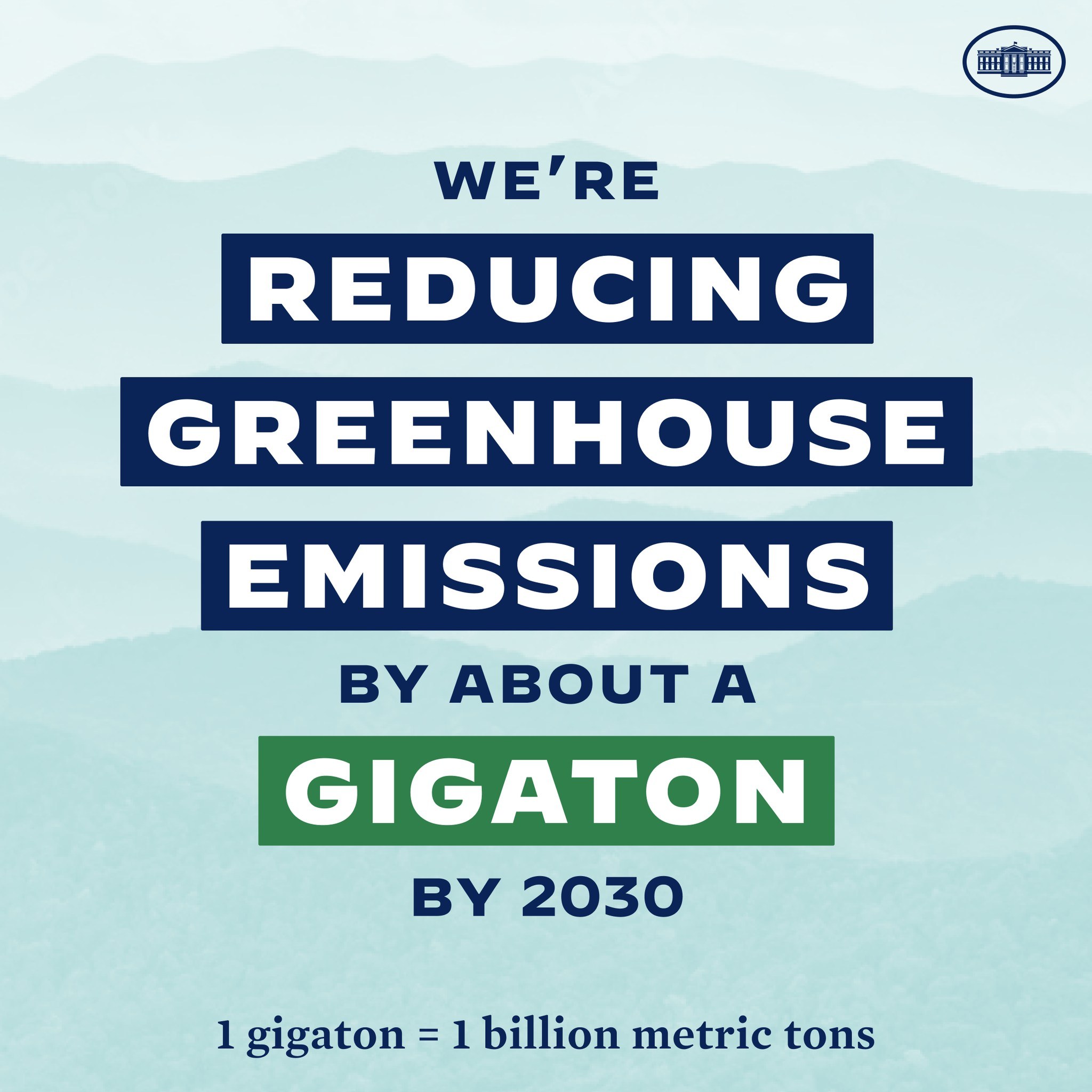 Plakat mit der Aufschrift "Wir reduzieren die Treibhausgasemissionen um etwa eine Gigatonne bis 2030" mit einem Logo, das die Reduzierung der Treibhausgasemissionen bis 2030 fordert.