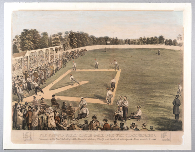 Gruppe von Menschen, die Cricket auf einem grünen Feld mit Bäumen im Hintergrund und einem klaren blauen Himmel spielen, mit Text unten, der "Das zweite große Match-Spiel um die Meisterschaft" lautet.