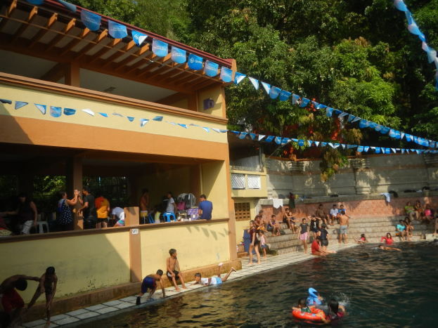 Am Sonntag: Späterer Betrieb des Raffteich Schwimmbads