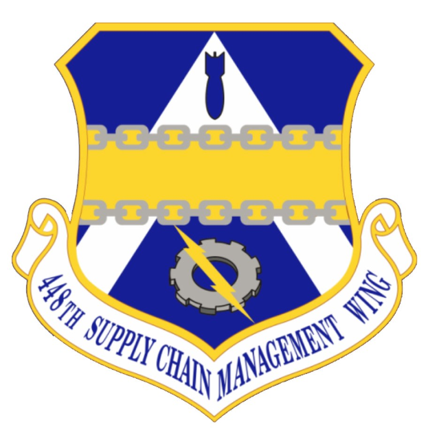 Logo der 48. Versorgungsmanagement-Flügel mit einem blauen Schild, einem weißen Stern und einem weißen Banner mit der Aufschrift "Versorgungsmanagement" in blau, alles in einem weißen Rahmen mit der schwarzen Schrift "48. Versorgungsmanagement-Flügel".