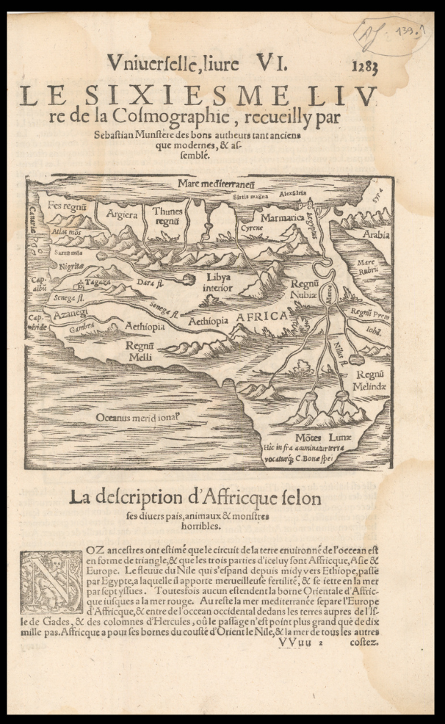 Ein altes Buch mit einem schwarzen Hintergrund und einer detaillierten Karte von Afrika, die geografische Merkmale wie Berge, Flüsse und Städte zeigt, mit begleitendem Text.