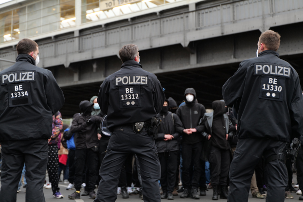 Nach 'Witz': Mann schlägt Polizisten ins Gesicht am Mainzer Hauptbahnhof